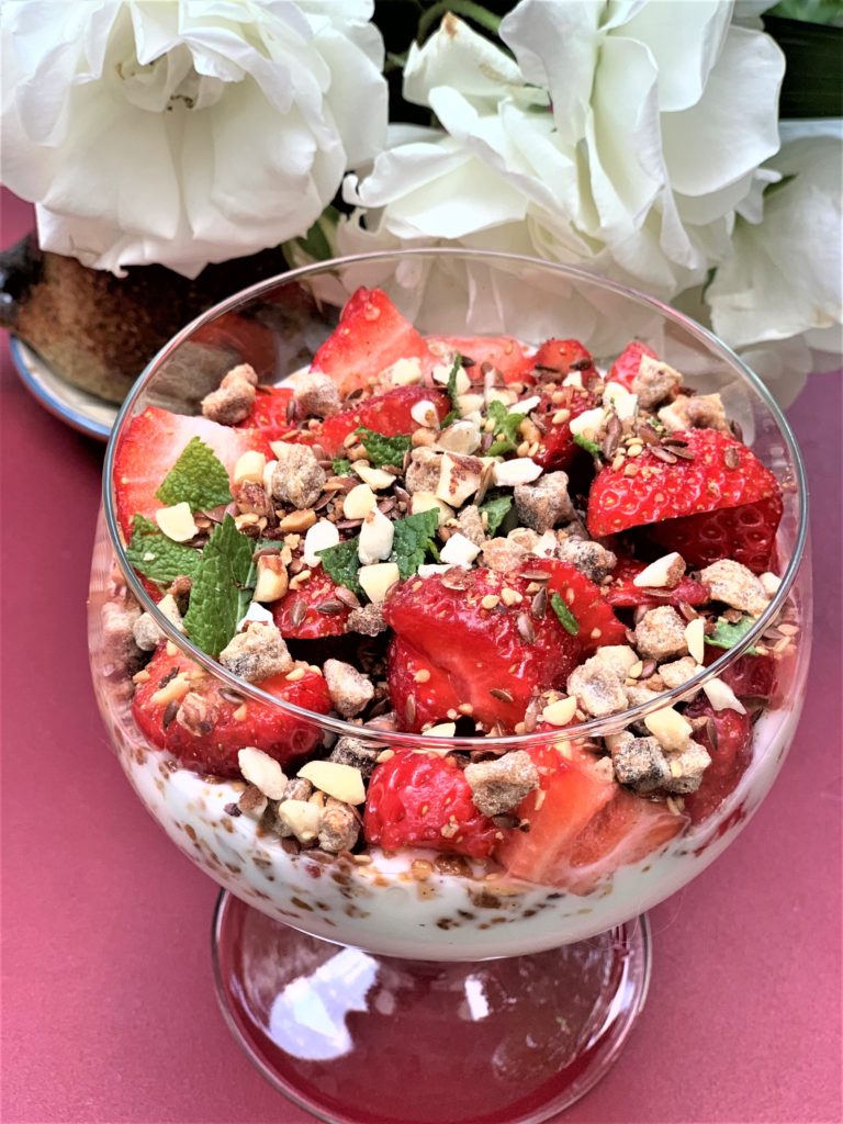 Fromage blanc, fraises, menthe & Dukkah' lin