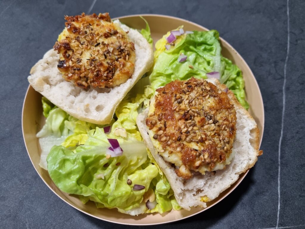 Salade de chèvre chaud pané au Dukkah